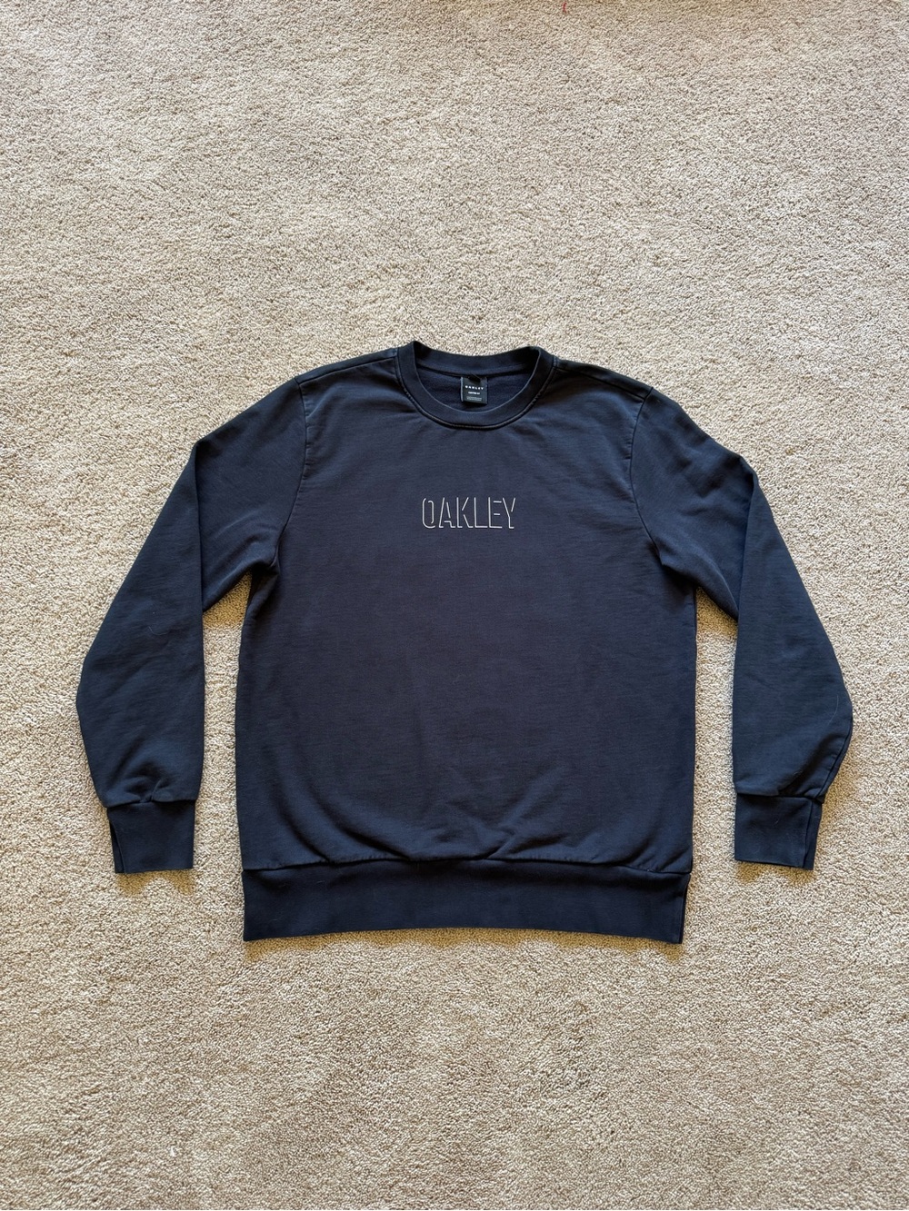 Men’s Large Black White Oakley Sweatshirt, Great Condition 3D Like Center Logo
